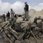 Afganistan, suicide attack near a gate used by NATO