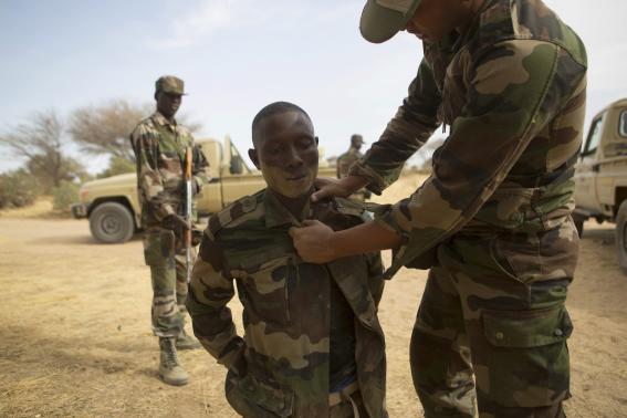 Nigerien soldiers practice apprehending a suspect during Flintlock 2014 in Diffa