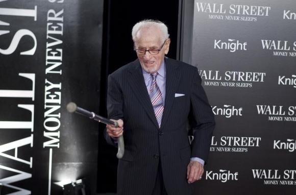 Eli Wallach arrives for the premiere of the film "Wall Street: Money Never Sleeps in New York"