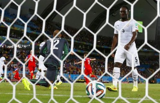 Ghana's Michael Essien (R)