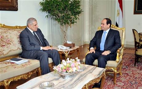 Prime Minister Ibrahim Mehleb, left, meeting with President Abdel-Fattah el-Sissi