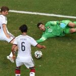 Thomas Mueller, left,