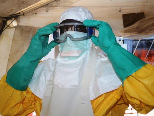 Ebola, Doctors Without Borders puts on protective gear