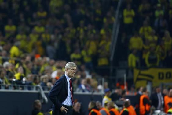 Arsenal manager Wenger reacts in Champions League soccer match against Dortmund in Dortmund