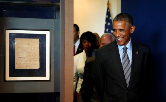 Obama arrives to look at a copy of the original manuscript of Francis Scott Key's "The Star Spangled Banner" at Fort McHenry in Baltimore