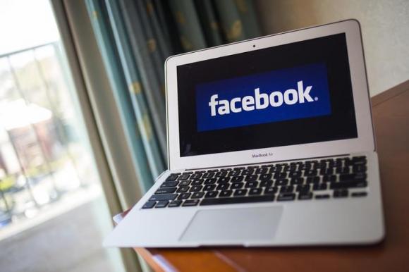 A portrait of the Facebook logo in Ventura