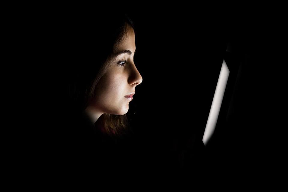 Reading on the light-emitting screen suppressed the sleep hormone melatonin