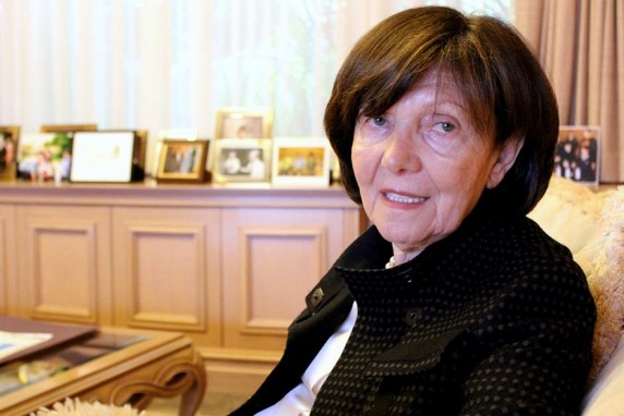 Eva Slonim, 83