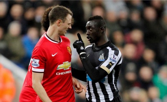 Jonny Evans v Papiss Cissé