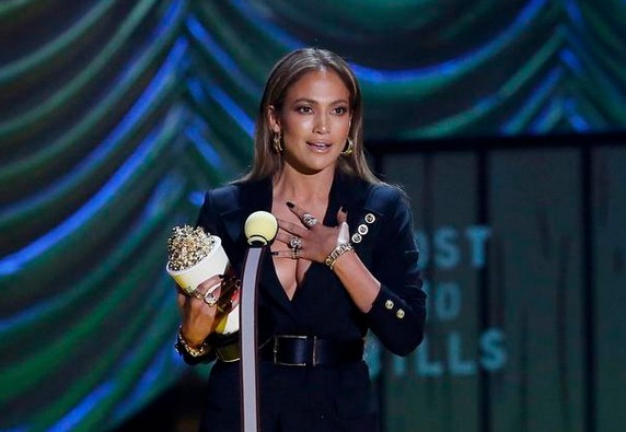 Actress Jennifer Lopez accepts the Best Scared