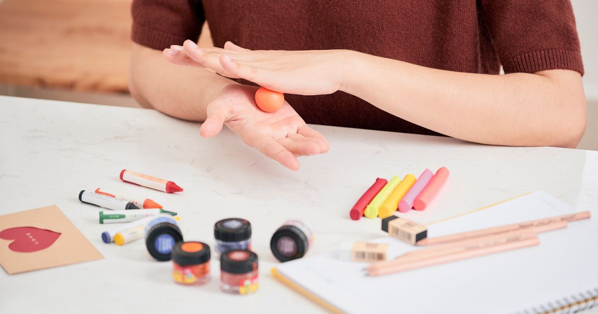 
The differences between modeling clay and polymer clay