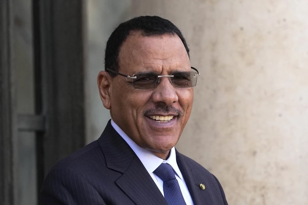 Niger’s President Mohamed Bazoum smiles before a working lunch with French President Emmanuel Macron