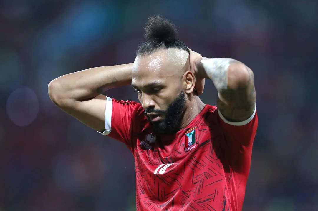 Equatorial Guinea's Emilio Nsue reacts