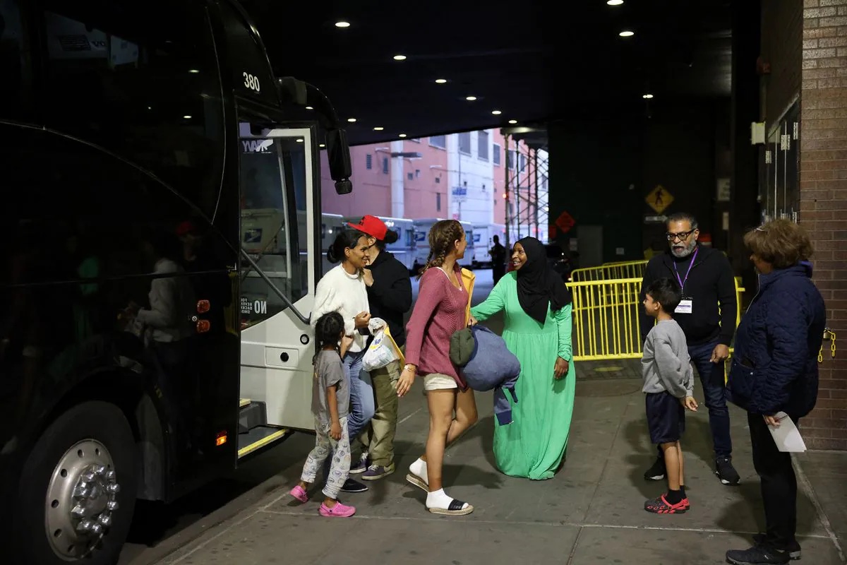 Migrants arriving from Texas by bus disembark at the Port Authority bus terminal in New York City, U.S., May 10, 2023. REUTERS/Andrew Kelly/File Photo