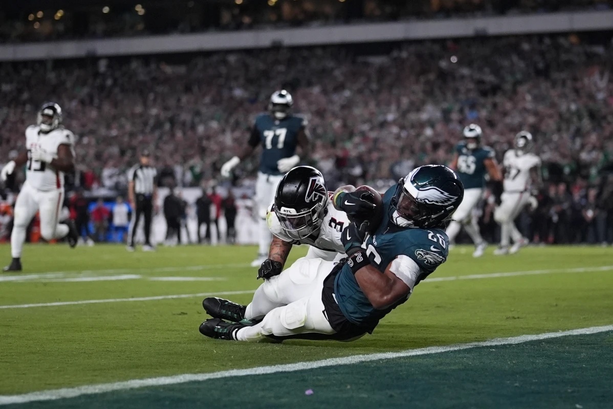 Philadelphia Eagles running back Saquon Barkley (26) catches a pass in front of Atlanta Falcons safety Jessie Bates III (3) during the second half of an NFL football game Monday, Sept. 16, 2024, in Philadelphia.