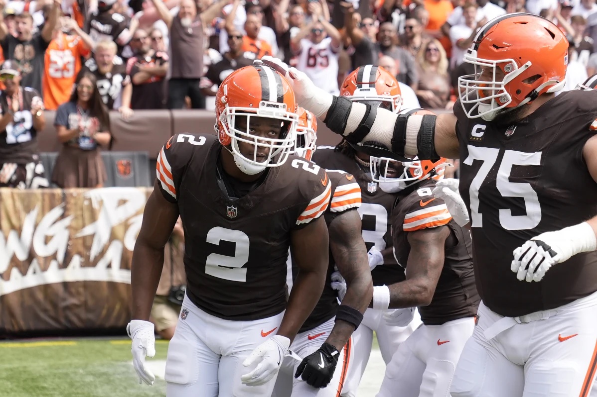 Cleveland Browns wide receiver Amari Cooper (2) is congratulated by guard Joel Bitonio (75) after scoring against the New York Giants during the first half of an NFL football game, Sunday, Sept. 22, 2024 in Cleveland.