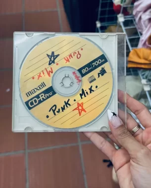 Writing on your CD or cassette can add an extra personal touch. Isabela Donô Peixoto/Dupe