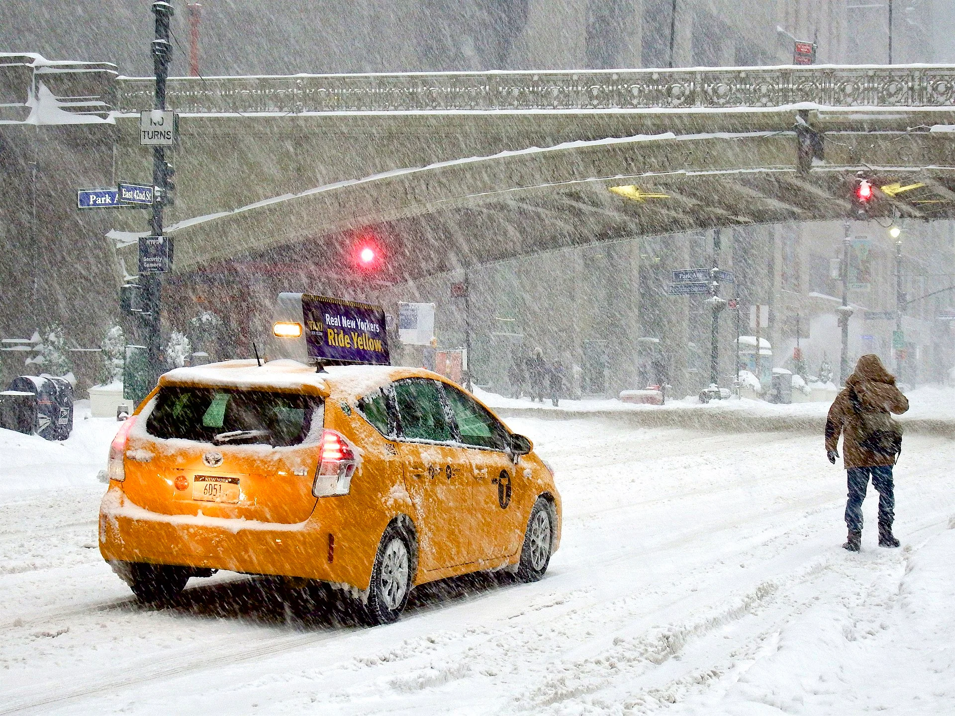Heavy snowfall seen at Pershing Square, Manhattan, New York during Winter Storm Jonas, January 23, 2016