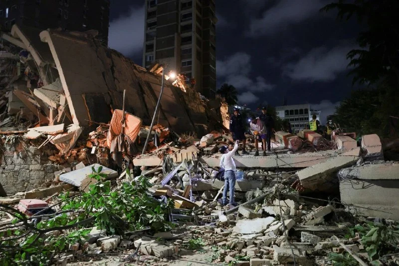 Twin earthquakes of magnitudes 7.2 and 7.5 struck northern Venezuela near Caracas.