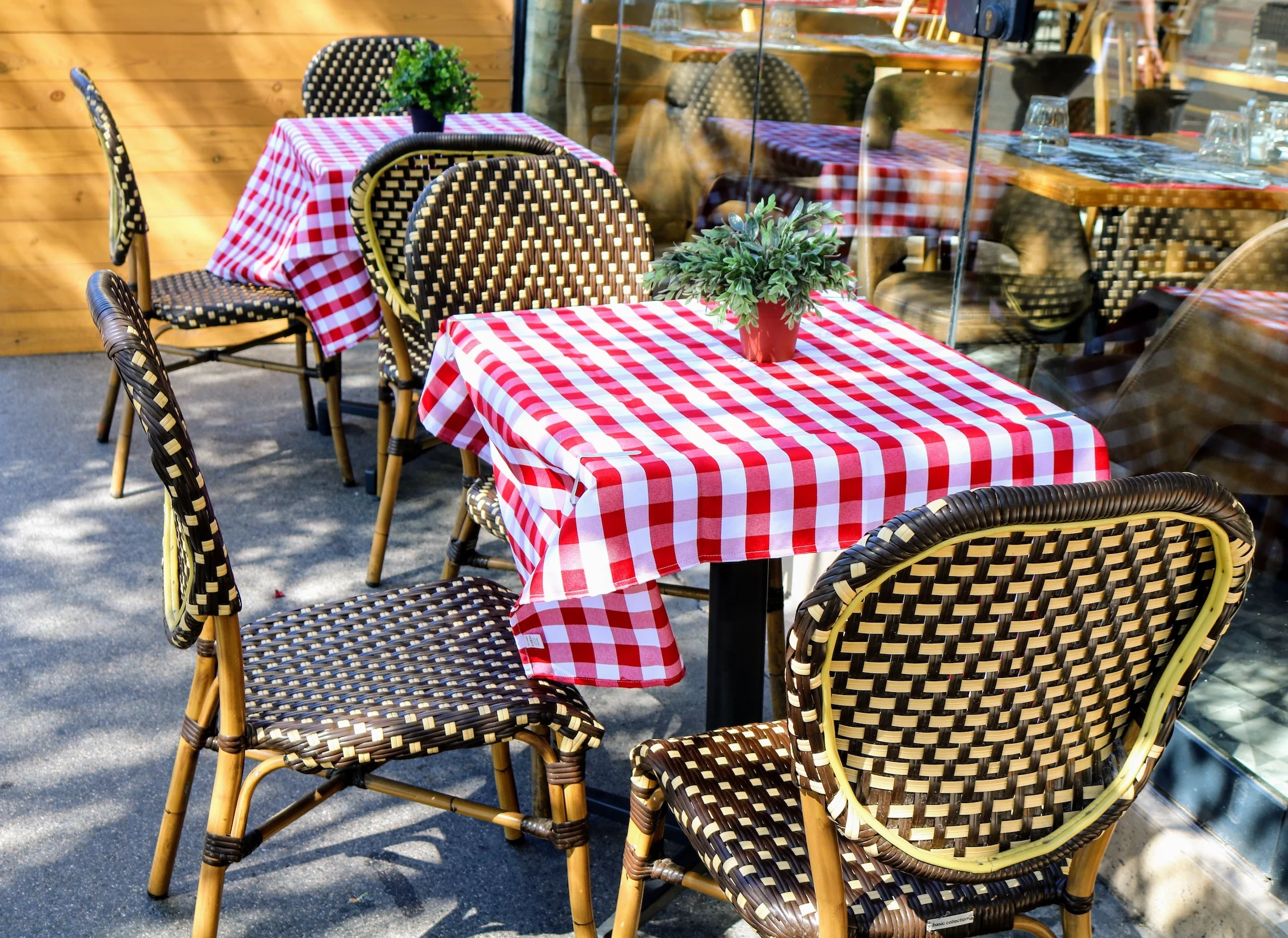 Charming outdoor alfresco dining area with red checkered tables.