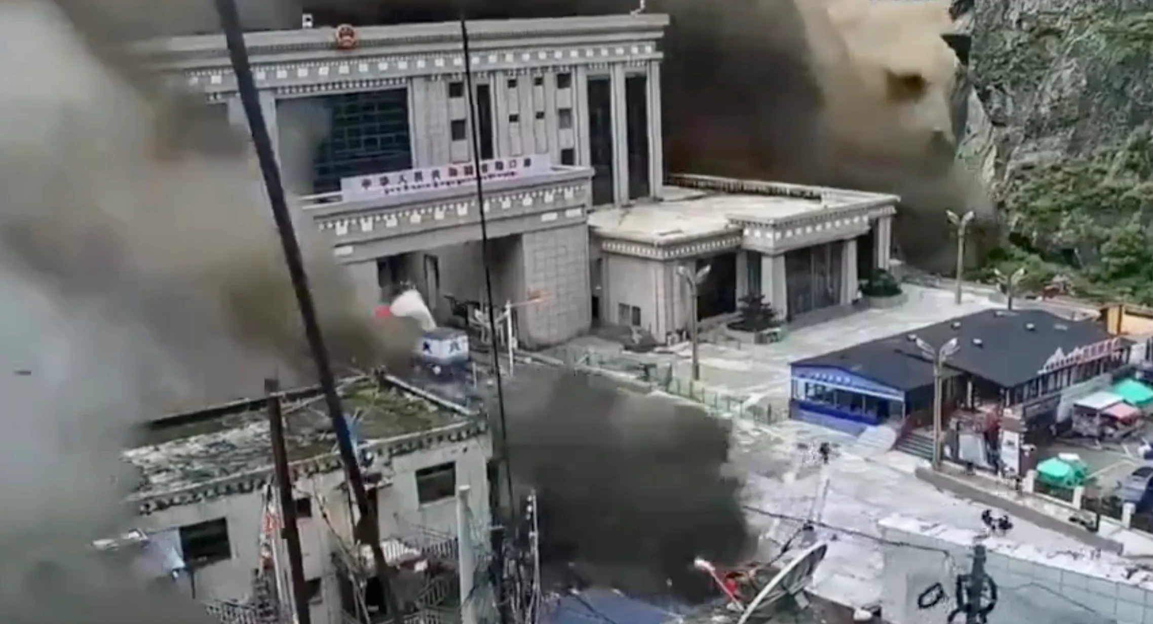 A catastrophic flash flood near the Nepal-Tibet border (Video Screenshot).